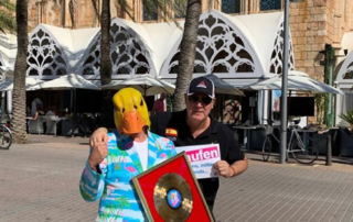 Ingo ohne Flamingo vor dem Mega Park Closing auf Mallorca.